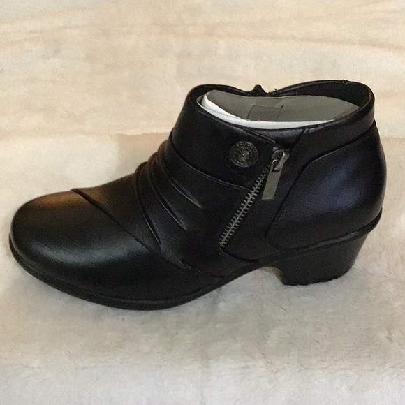 Croft And Barrow Sandtiger Ankle Boots - Picture 2 of 12
